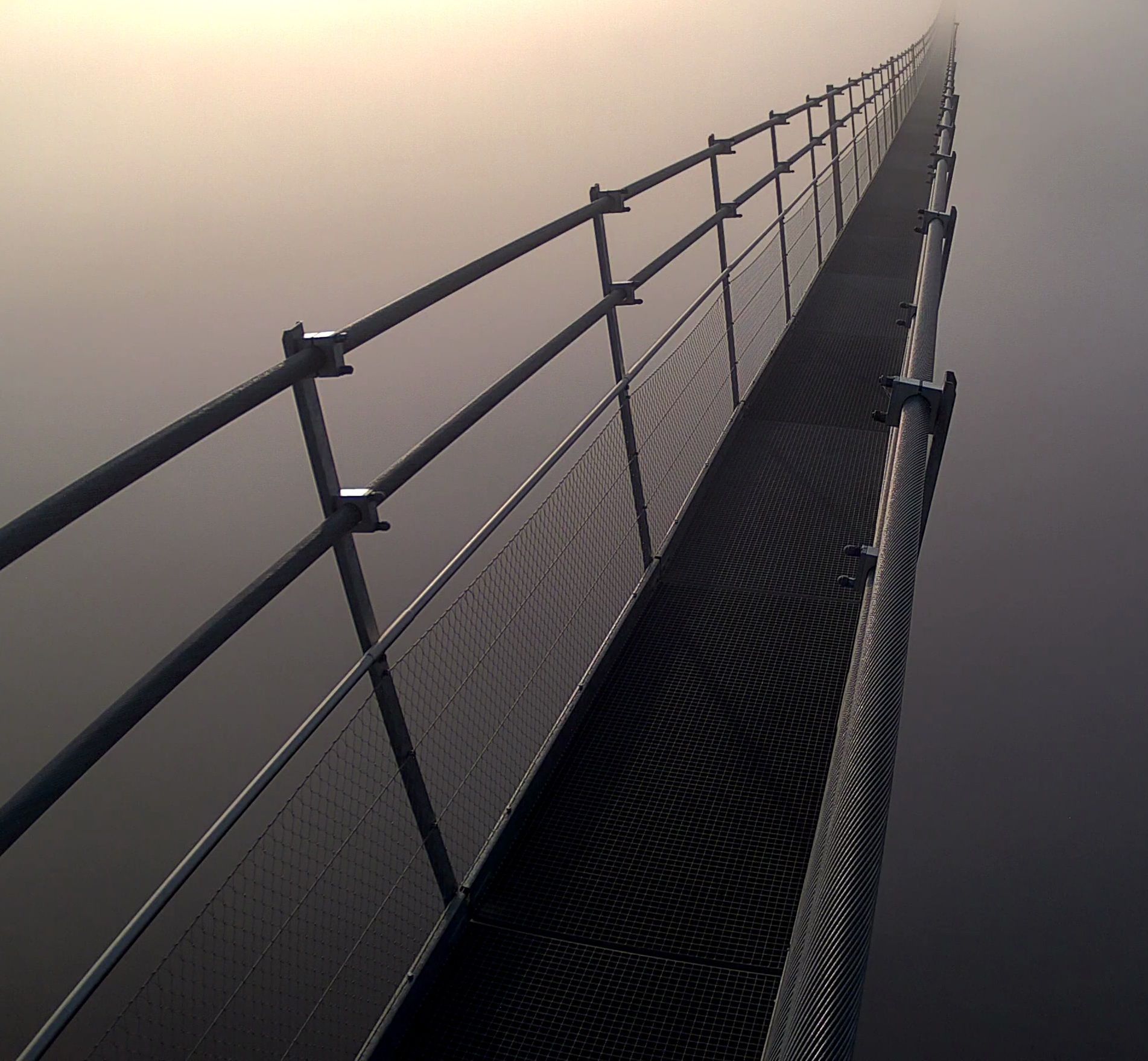 Skywalk im Nebel