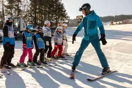 Kinder in der Skischule in Willingen 