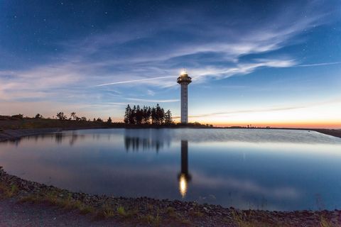 Hochheideturm und Bergsee auf dem Ettelsberg nach Sonnenuntergang