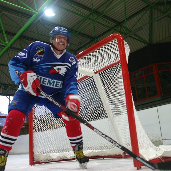 Eishockeyspieler in der Eissporthalle Willingen